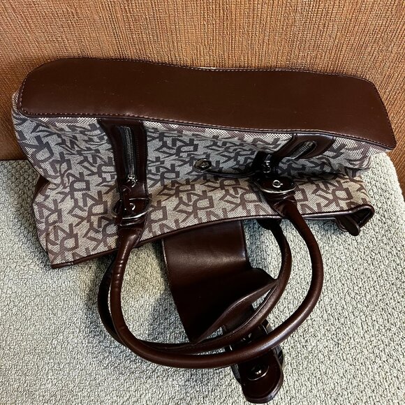 DKNY Donna Karan Signature XL Tote - Picture 3 of 4